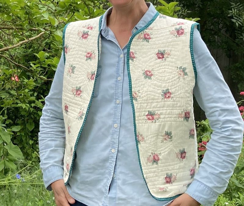 Gilet matelassé  sans manche beige à fleur