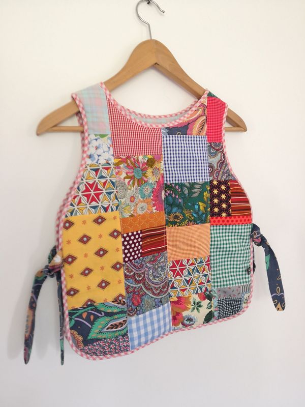 Top  patchwork multicolore à nouer