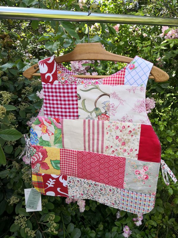 Top  patchwork rouge à nouer