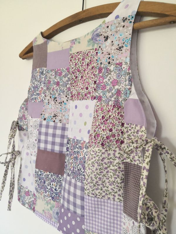 Top  patchwork mauve à nouer
