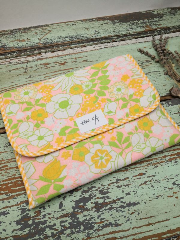 Pochette matelassée  Tablette ou Ipad fleur vintage