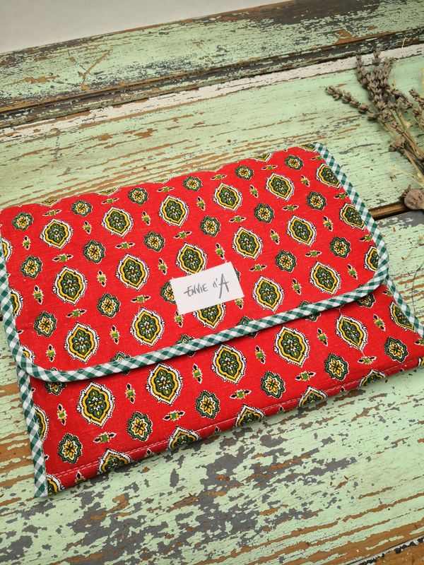 Pochette matelassée  Tablette ou Ipad rouge vintage