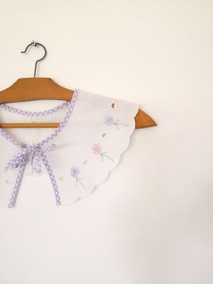 Col Claudine fleur et vichy mauve