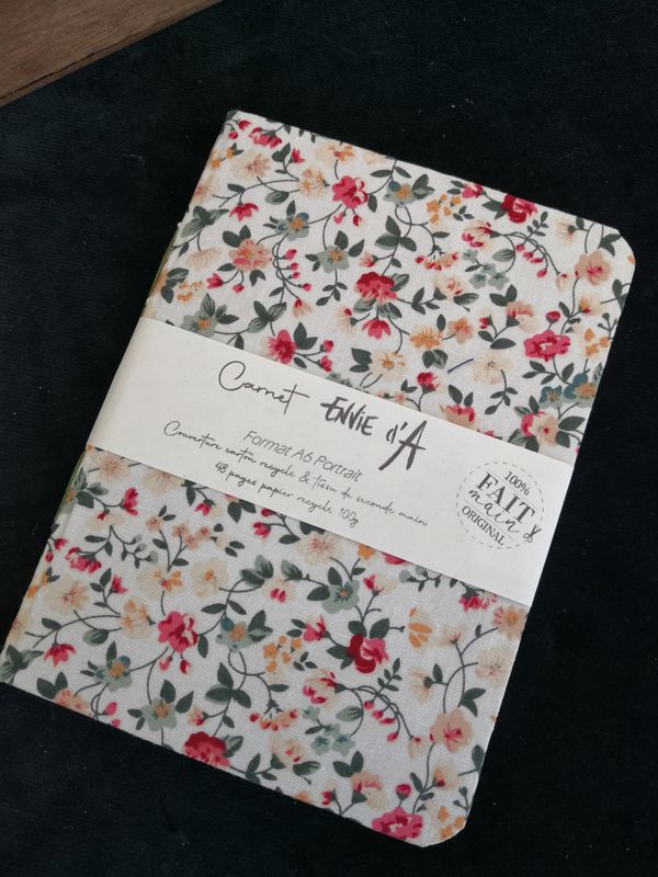 Carnet format A6 fleurs crème et rose foncé