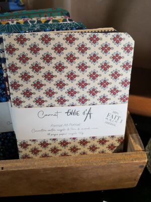 Carnet format A6 motif rouge sur fond beige