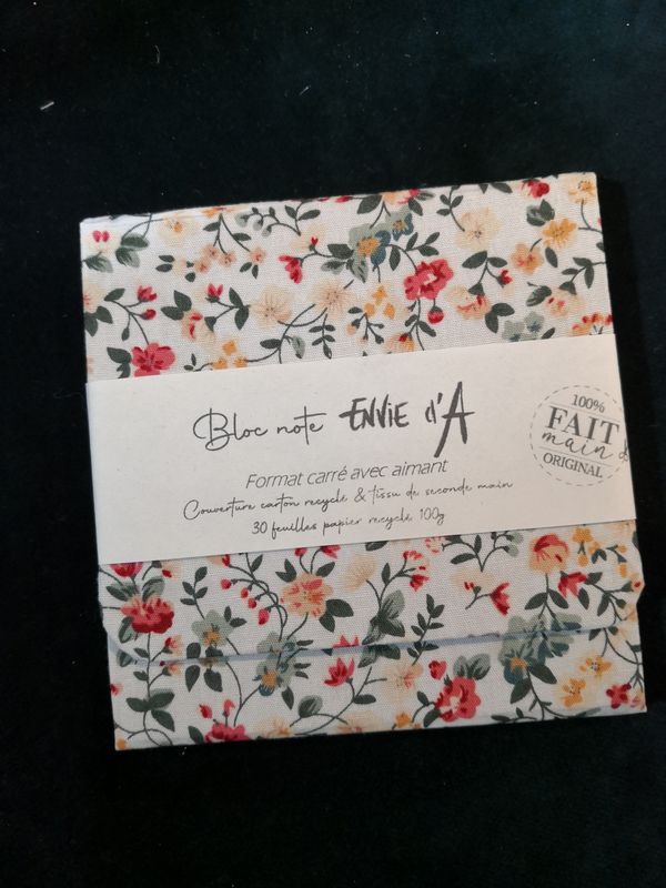 Bloc note carré fleurs crème et rose foncé