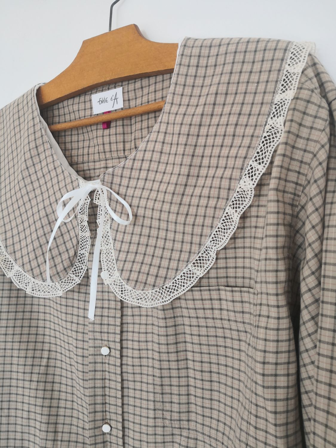 Blouse motif tartan, avec son col amovible assorti avec dentelle, t40/42