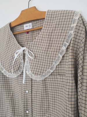 Blouse motif tartan, avec son col amovible assorti avec dentelle, t40/42
