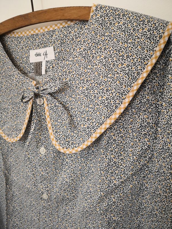 Blouse fleurie bleu marine et vichy jaune, avec son col amovible, t36/38