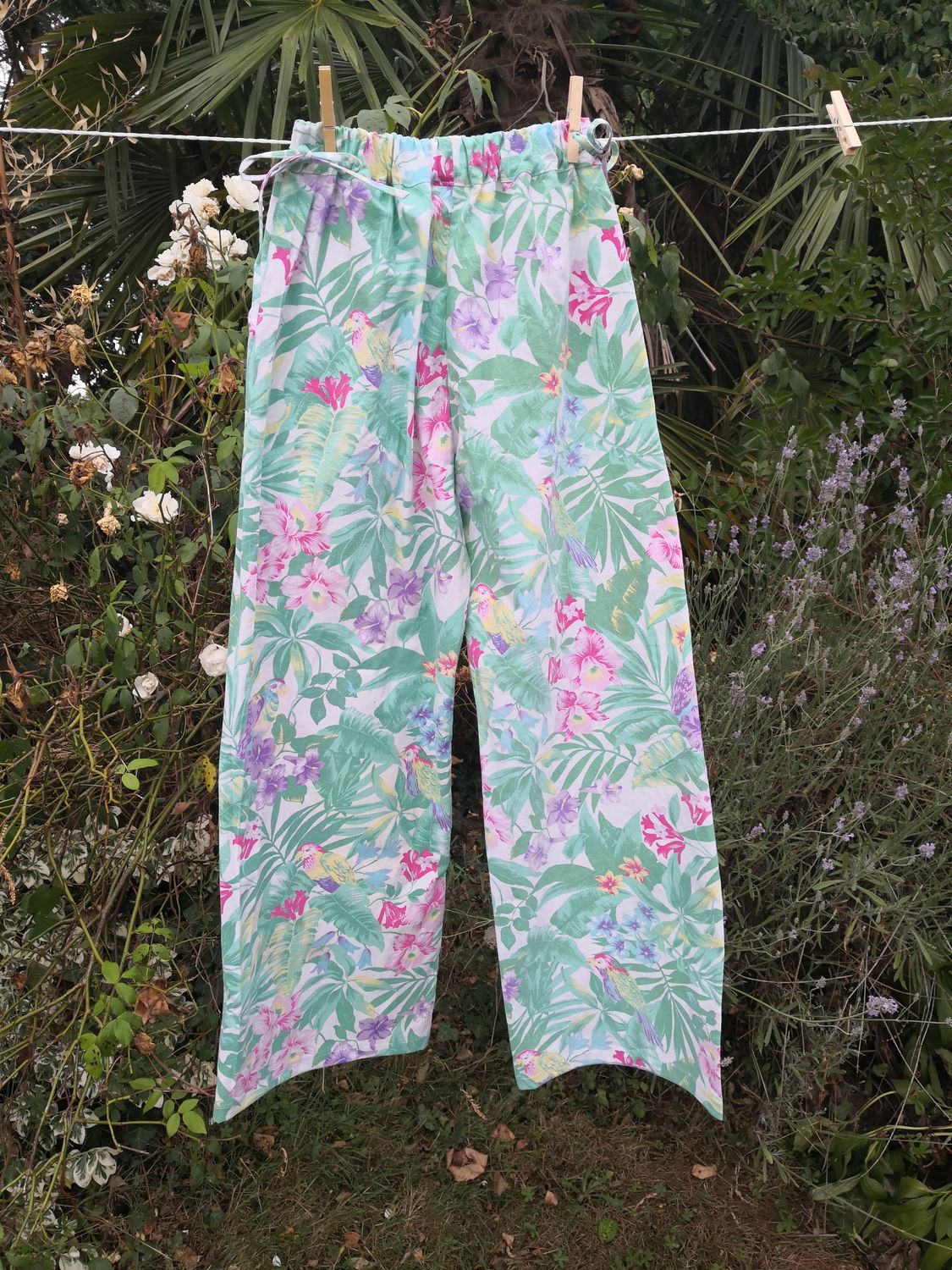 Pantalon large fleurs et oiseaux