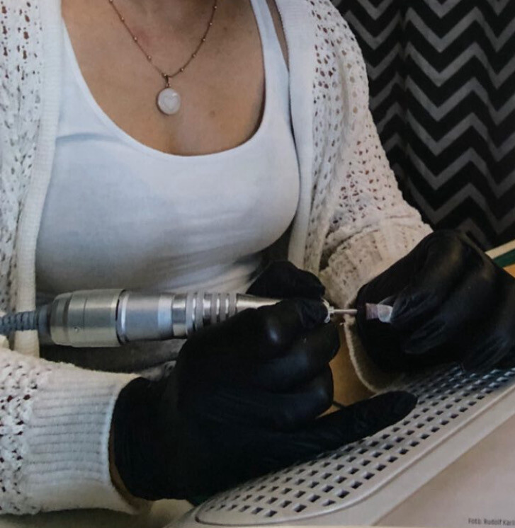 Schleifen und Neuversiegeln einer Schmuckfassung