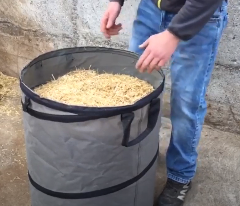 Von langem zu kurzen Stroh in der eigenen Herstellung, Strohmühle auf dem Weberhof