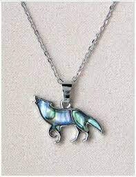 Wild Pearl-Small Wolf Necklace
