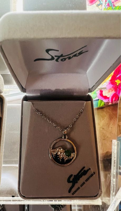 Wild Pearle Circled Mountains Necklace