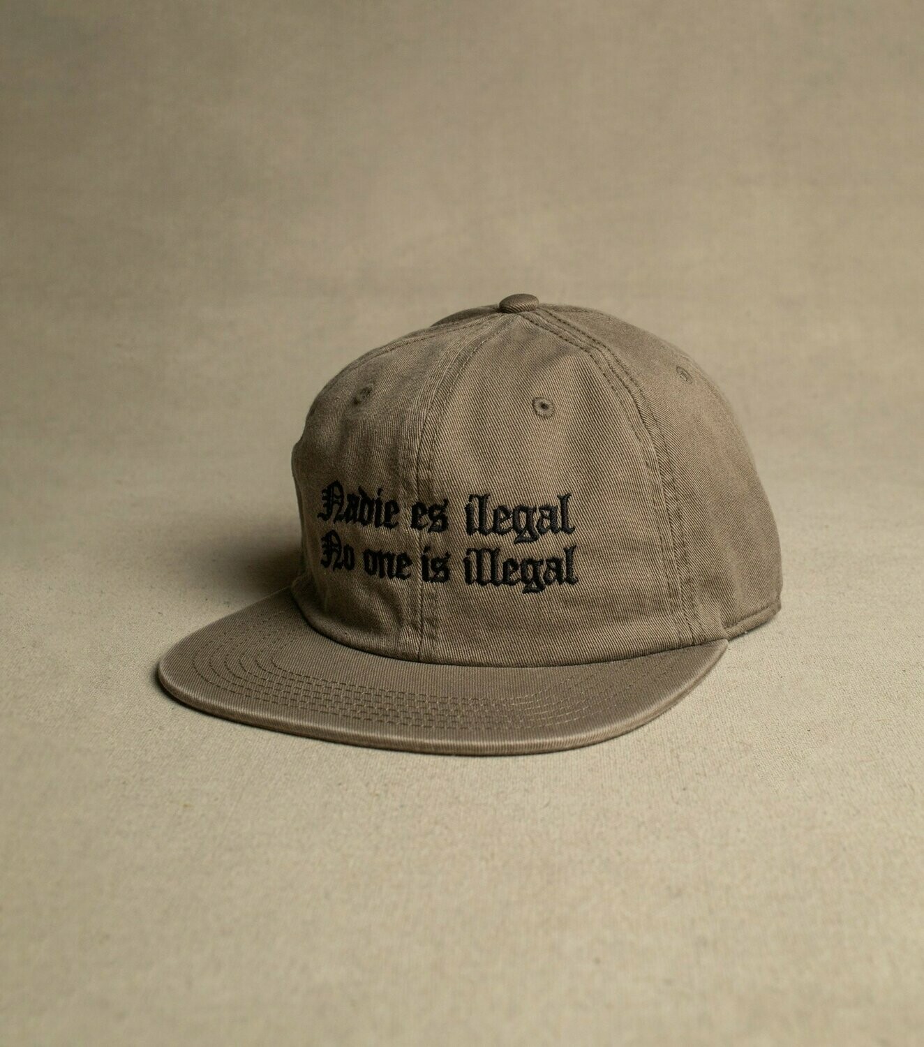 'Nadie es ilegal' cap