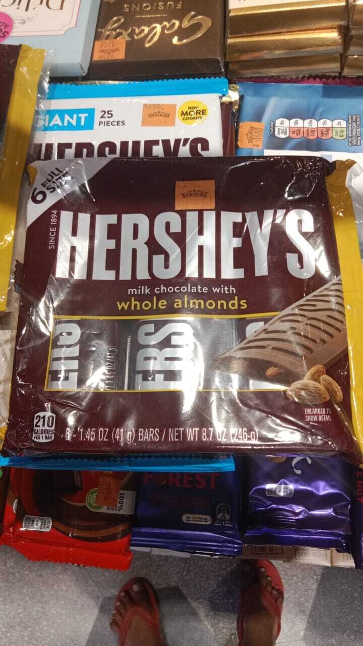 Hershey's Chocolate with whole Almonds 200g