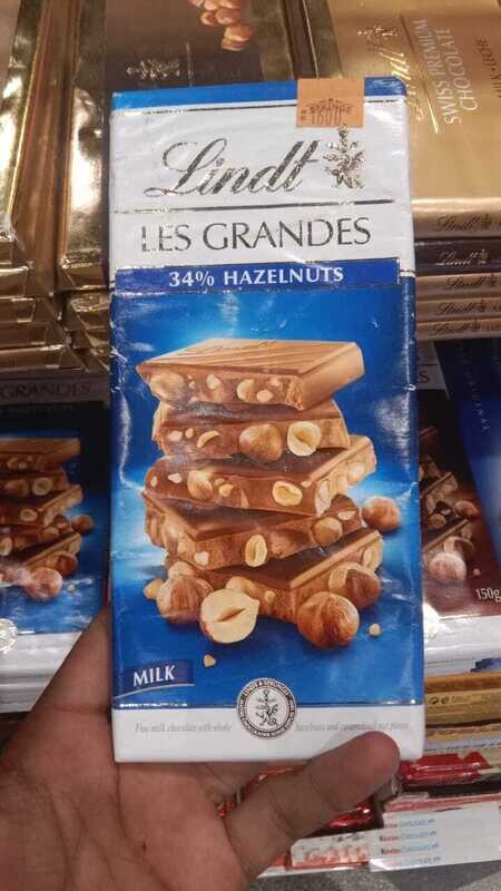 Lindt 34 % Hazelnuts Milk Chocolate