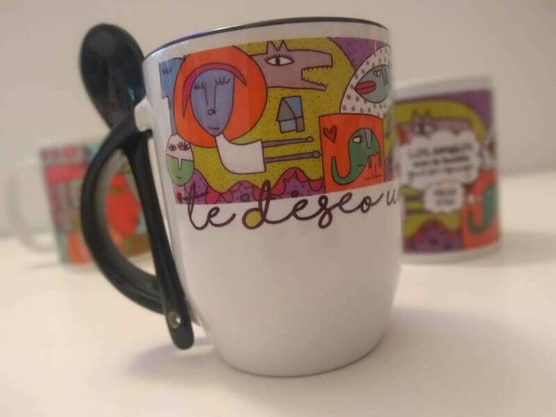 Taza de cerámica con cuchara