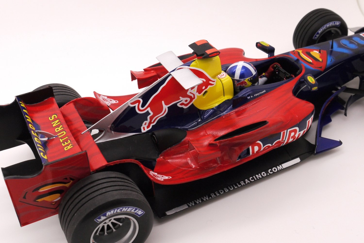 Minichamps 1:18 D. Coulthard Red Bull Racing RB2 formula one