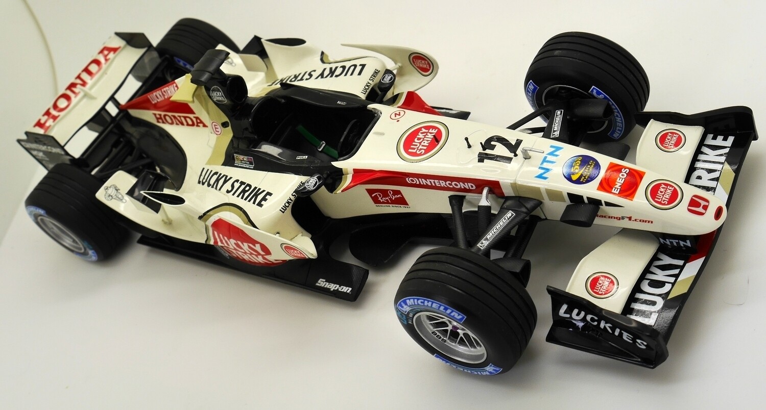 2006 Lucky Strike Honda RA106 J Button Figure version 1/18
