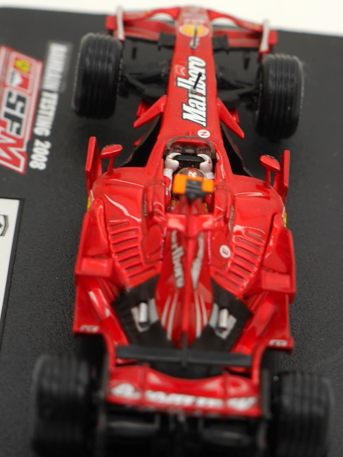 1:43 Ferrari World Champion F2008 2 Car Set Hotwheels L8784 Raikkonen Massa