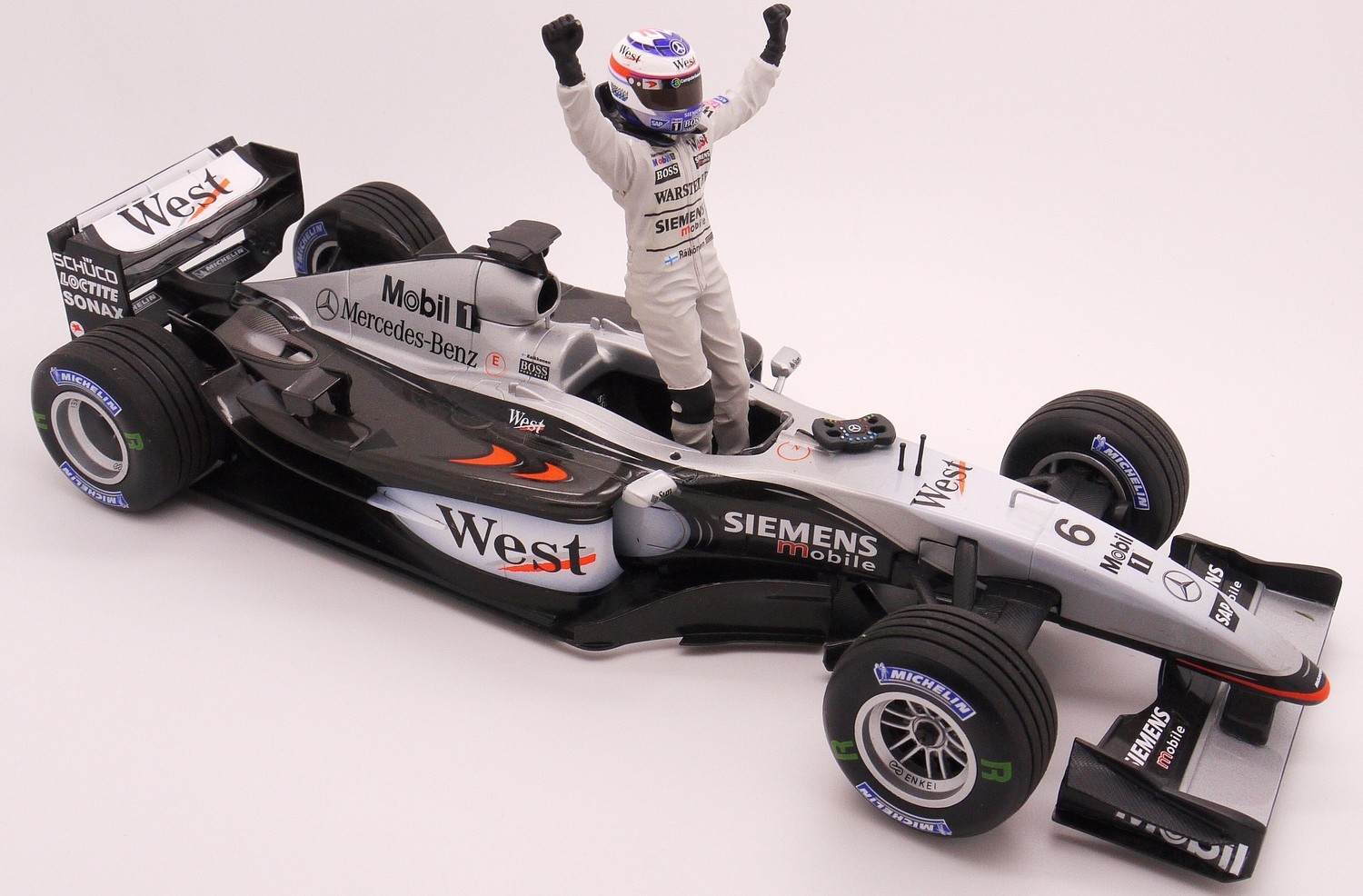 マクラーレン メルセデス MP4-17D 1/18 ライコネン 2003 ミニチャンプス PMA 1/18 マクラーレン メルセデス MP4-17D マレーシア