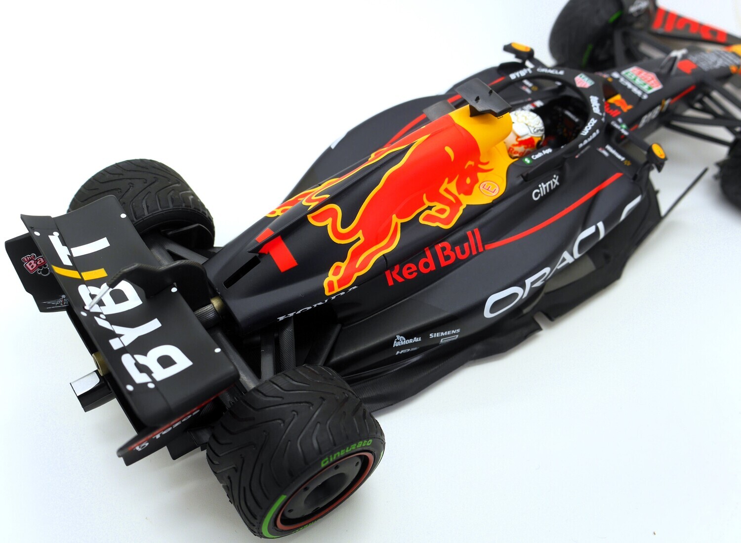 2022 Minichamps Red Bull Honda RB18 M Verstappen Japanese GP 1/18