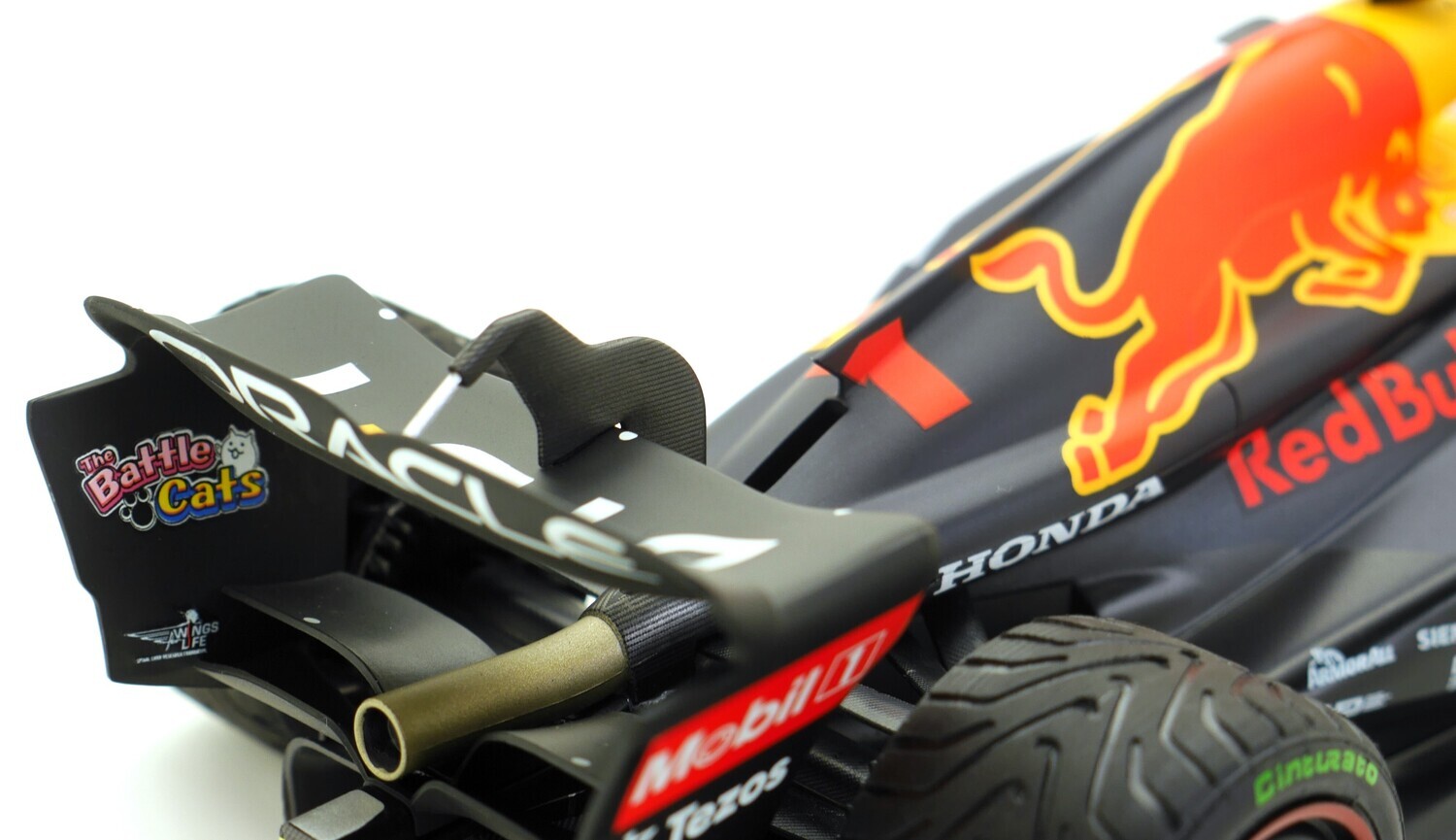 2022 Minichamps Red Bull Honda RB18 M Verstappen Japanese GP 1/18