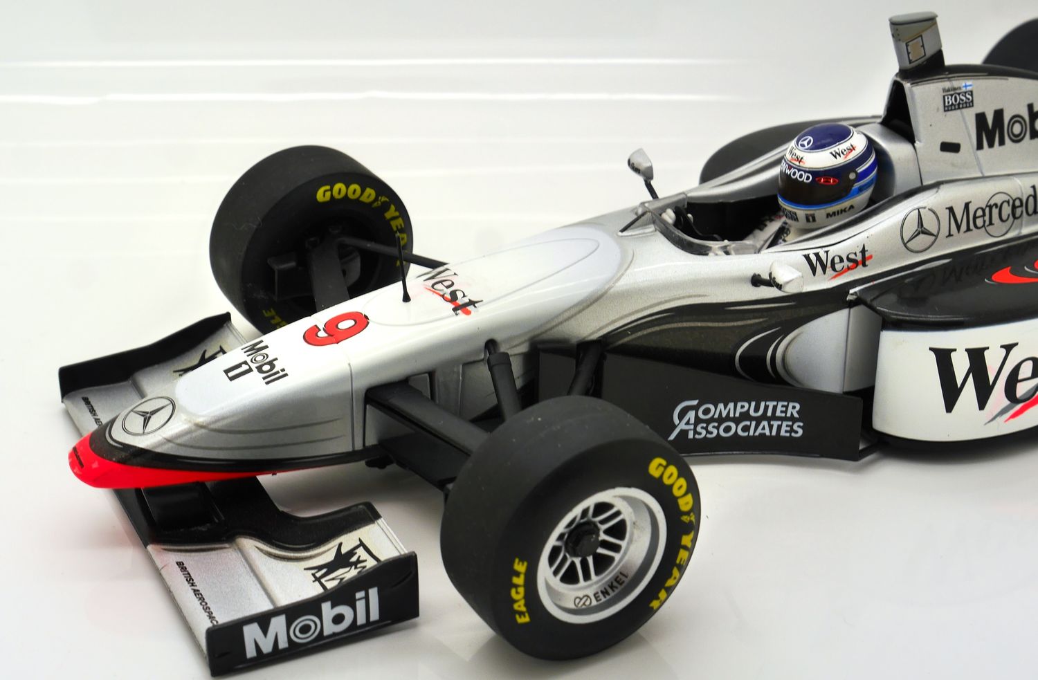 1997 Minichamps West McLaren Mercedes MP4-12 M Hakkinen 1/18