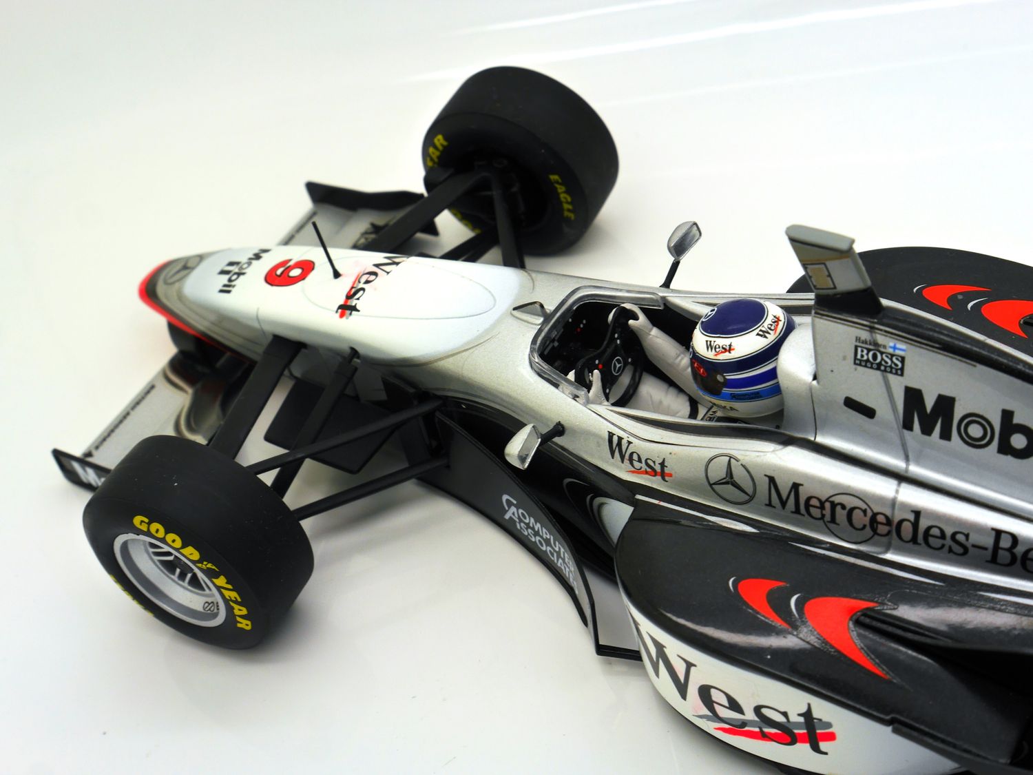 1997 Minichamps West McLaren Mercedes MP4-12 M Hakkinen 1/18