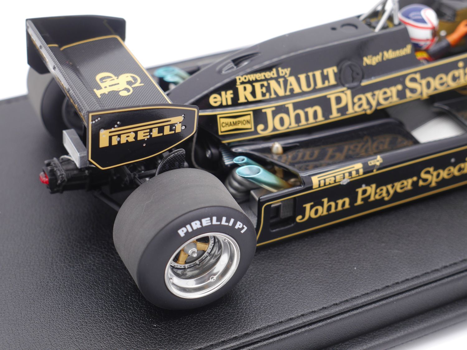 Miniature F1 GP REPLICAS 1/43 - Lotus 88B 1981 - Nigel Mansell - Résine - Neuve