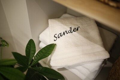 Håndkle med brodert navn standard 50x100 cm | Nfoto.no - Håndkle med navn»  Lag et personlig håndkle med navn. Perfekt gave til de som har alt » Nfoto