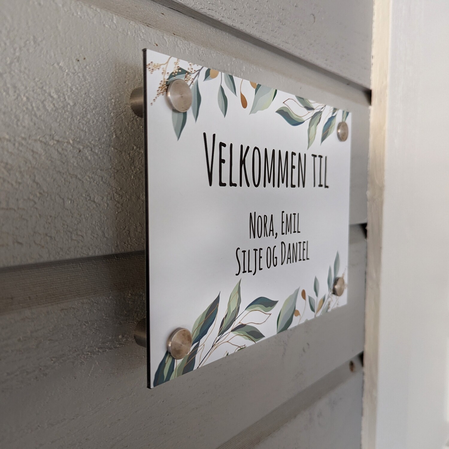 populært dørskilt i aluminium. design selv med eget bilde og tekst