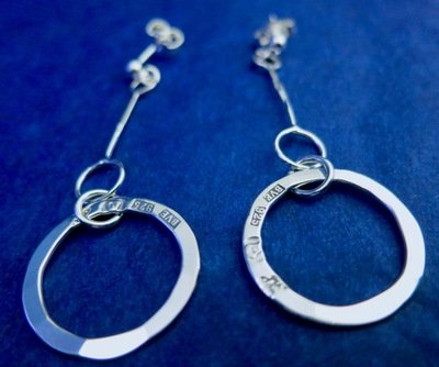 Silvercirkel, örhängen med stil.