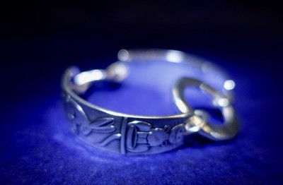 Länkat armband med maffig silverring