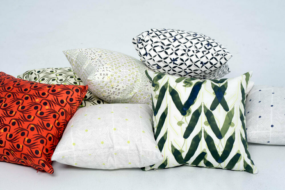 Linen Cotton Decorative Pillow - Pillow in Chainlink | Dusk Pattern - Handcrafted Montreal