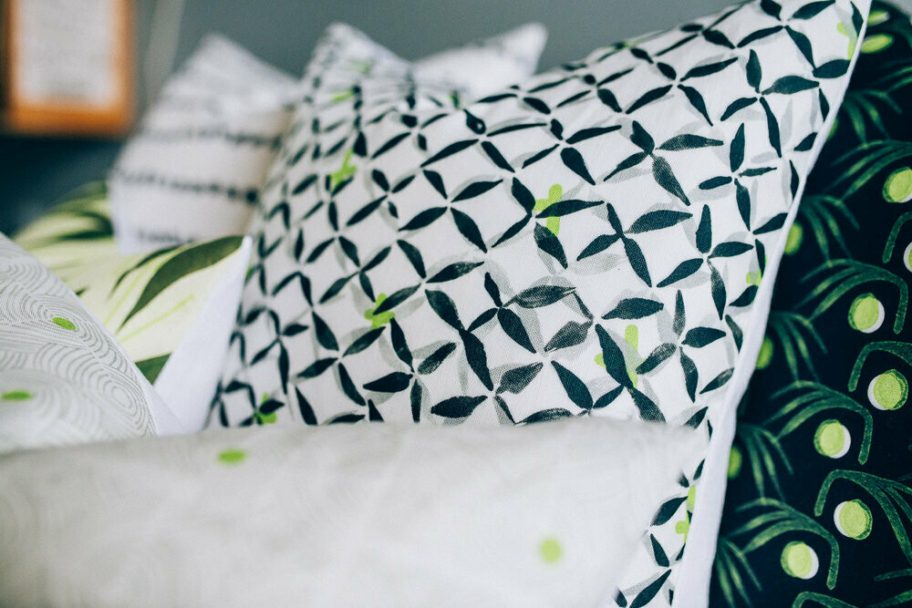 Linen Cotton Decorative Pillow - Pillow in Chainlink | Dawn Pattern - Handcrafted Montreal