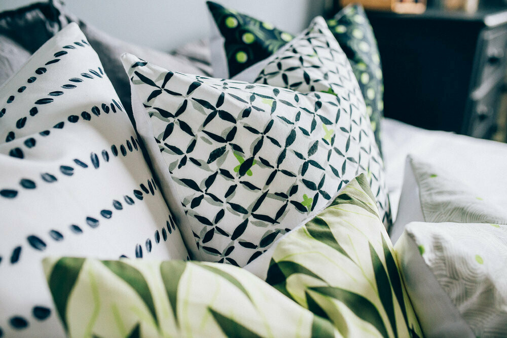 Linen Cotton Decorative Pillow - Pillow in Chainlink | Dusk Pattern - Handcrafted Montreal
