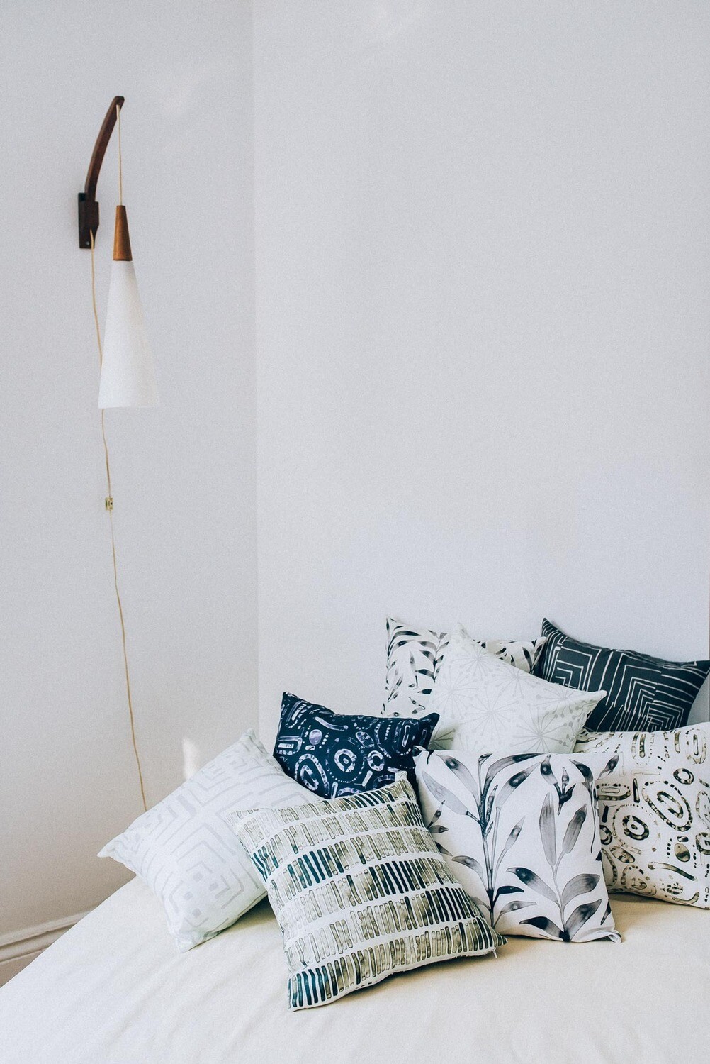 Linen Cotton Decorative Pillow - Pillow in Ficus | Pause Pattern - Handcrafted Montreal
