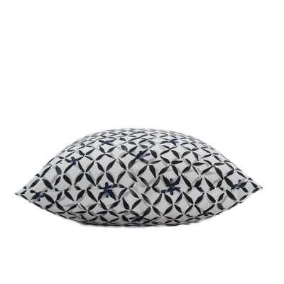 Linen Cotton Decorative Pillow - Pillow in Chainlink | Dusk Pattern - Handcrafted Montreal