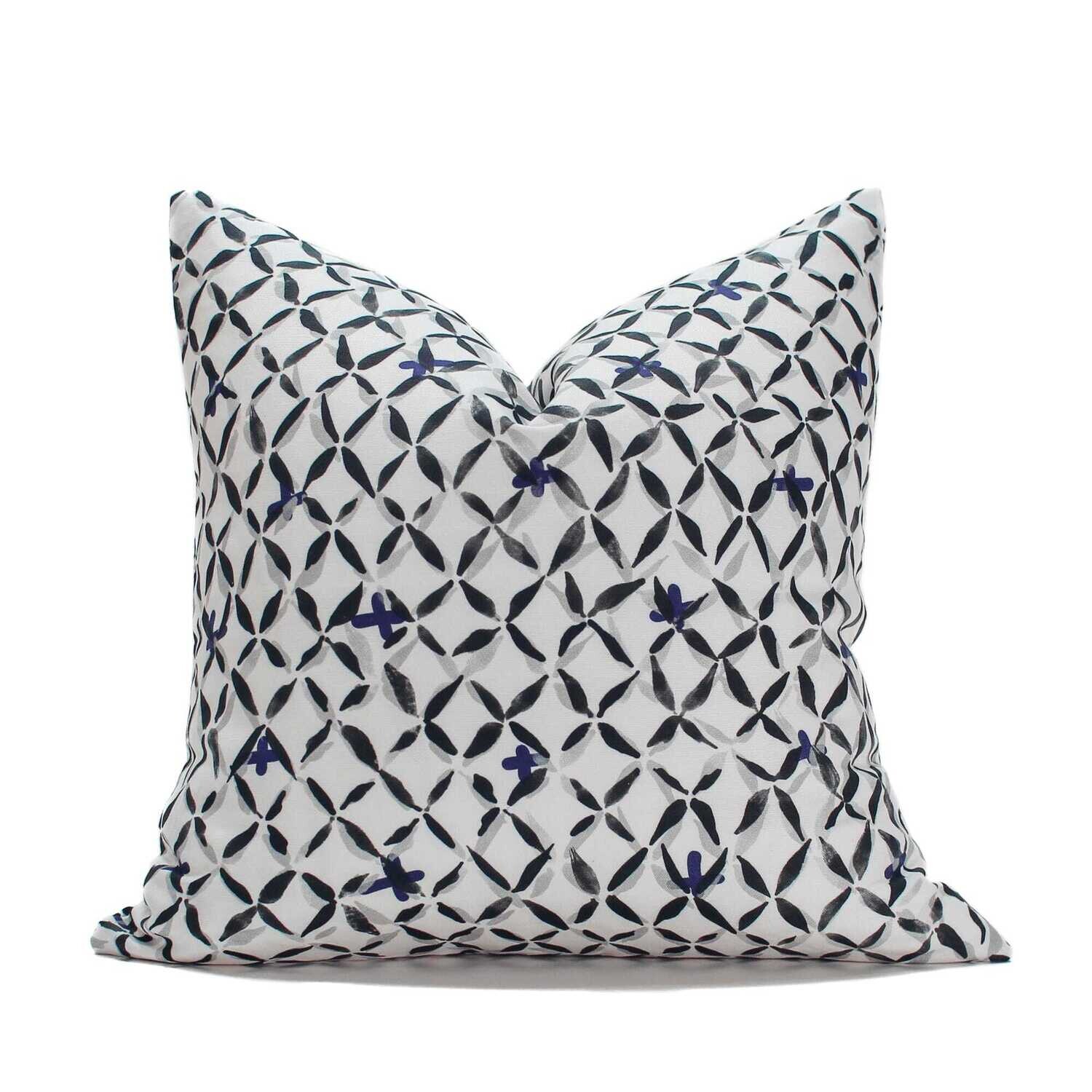 Linen Cotton Decorative Pillow - Pillow in Chainlink | Dusk Pattern - Handcrafted Montreal