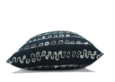 Organic Linen Decorative Pillow - LoopyLoop Pillow Pattern - Handcrafted Montreal