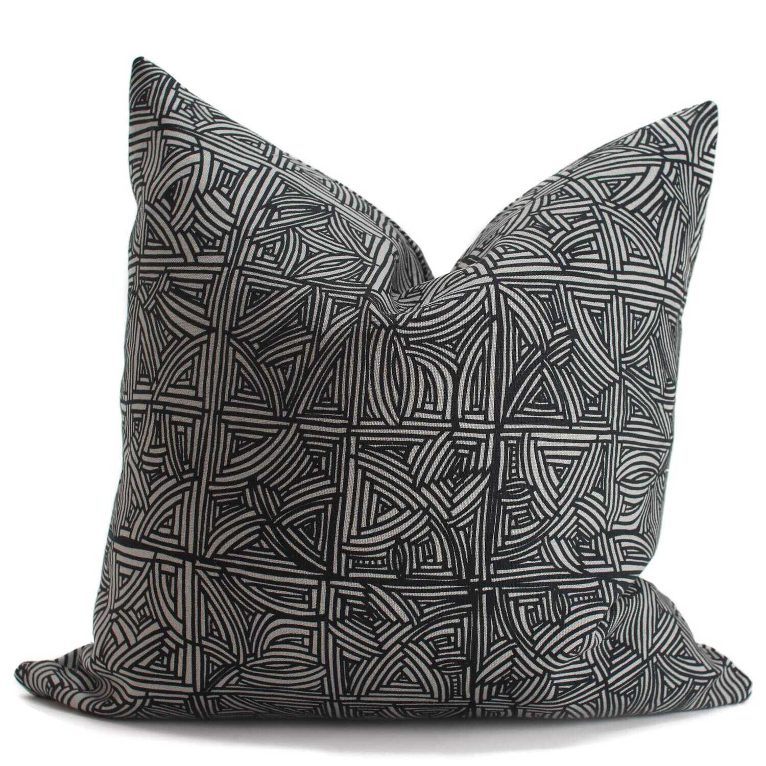 Organic Linen Decorative Pillow - Handbasket | Mono Pillow Pattern - Handcrafted Montreal