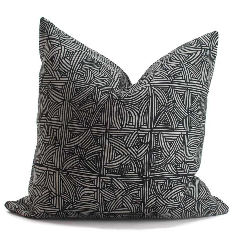 Organic Linen Decorative Pillow - Handbasket | Mono Pillow Pattern - Handcrafted Montreal