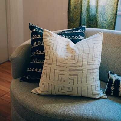 Organic Linen Decorative Pillow - Aperture Pillow Pattern - Handcrafted Montreal