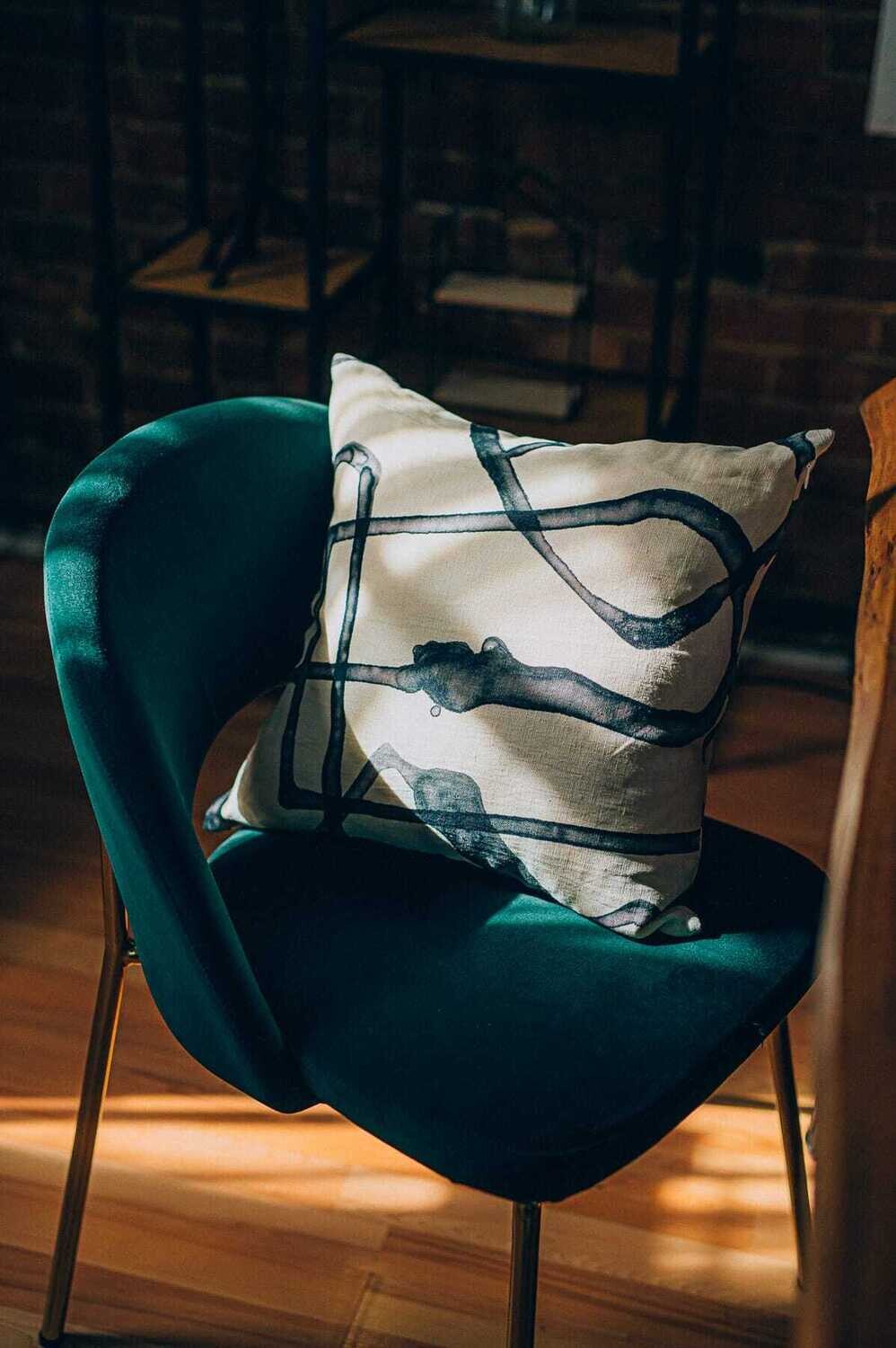 Organic Linen Decorative Pillow - Spill Pillow Pattern - Handcrafted Montreal