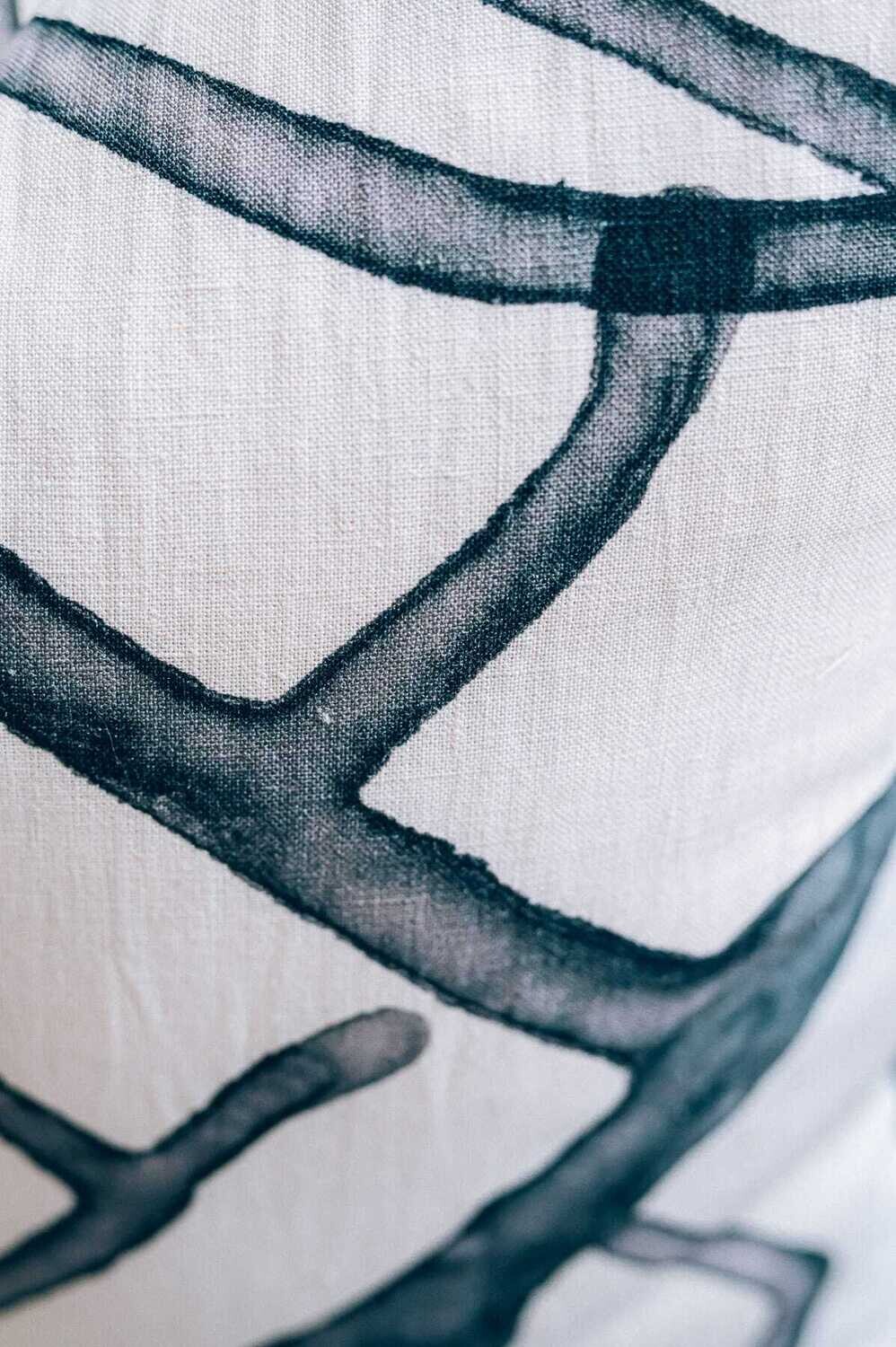 Organic Linen Decorative Pillow - Spill Pillow Pattern - Handcrafted Montreal