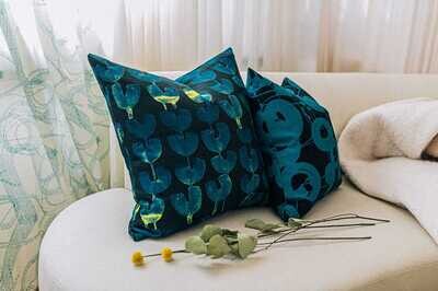 Organic Linen Decorative Pillow - Tulips | Lake Pillow Pattern - Handcrafted Montreal