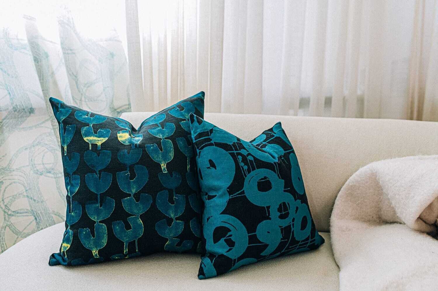 Organic Linen Decorative Pillow - Hotspot | Lake Pillow Pattern - Handcrafted Montreal
