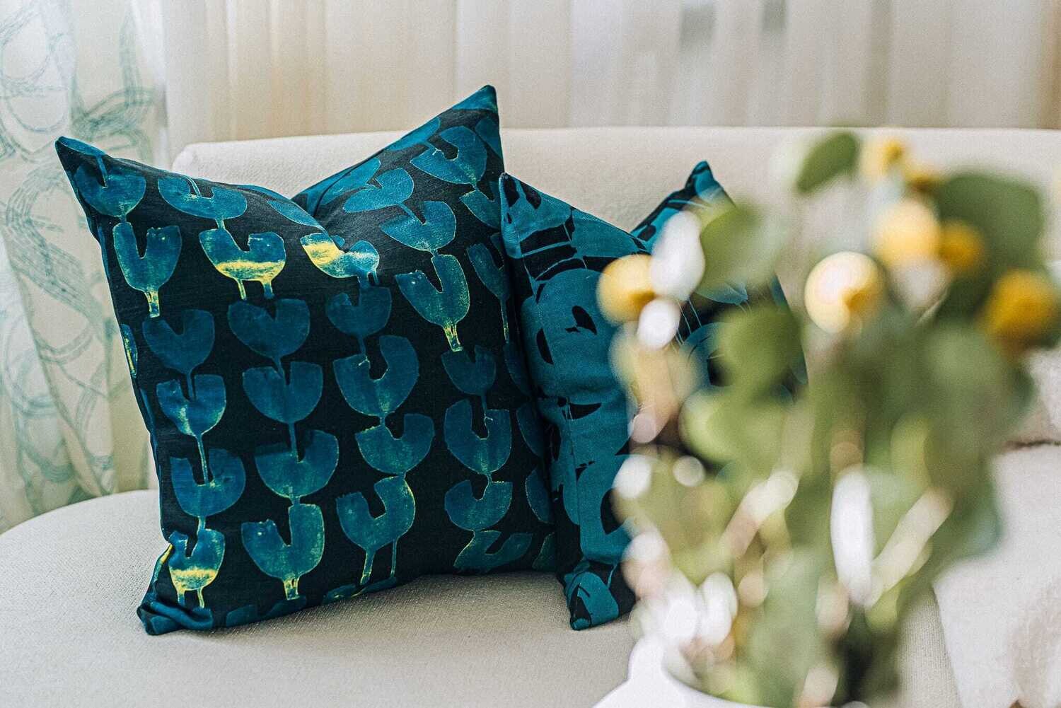 Organic Linen Decorative Pillow - Tulips | Lake Pillow Pattern - Handcrafted Montreal